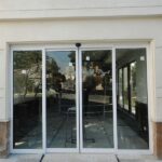 درب اتوماتیک شیشه ای کشویی دو طرفه